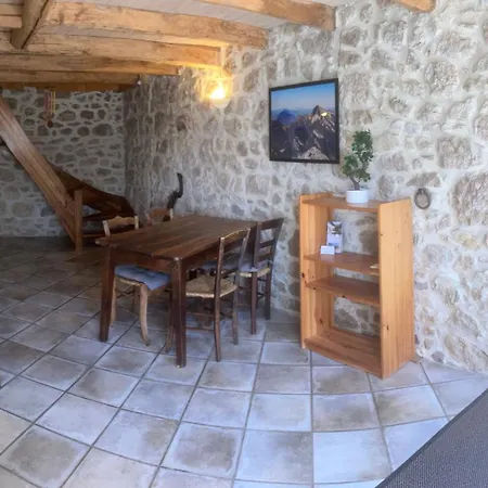 La Pierre De 11h Ferienhaus